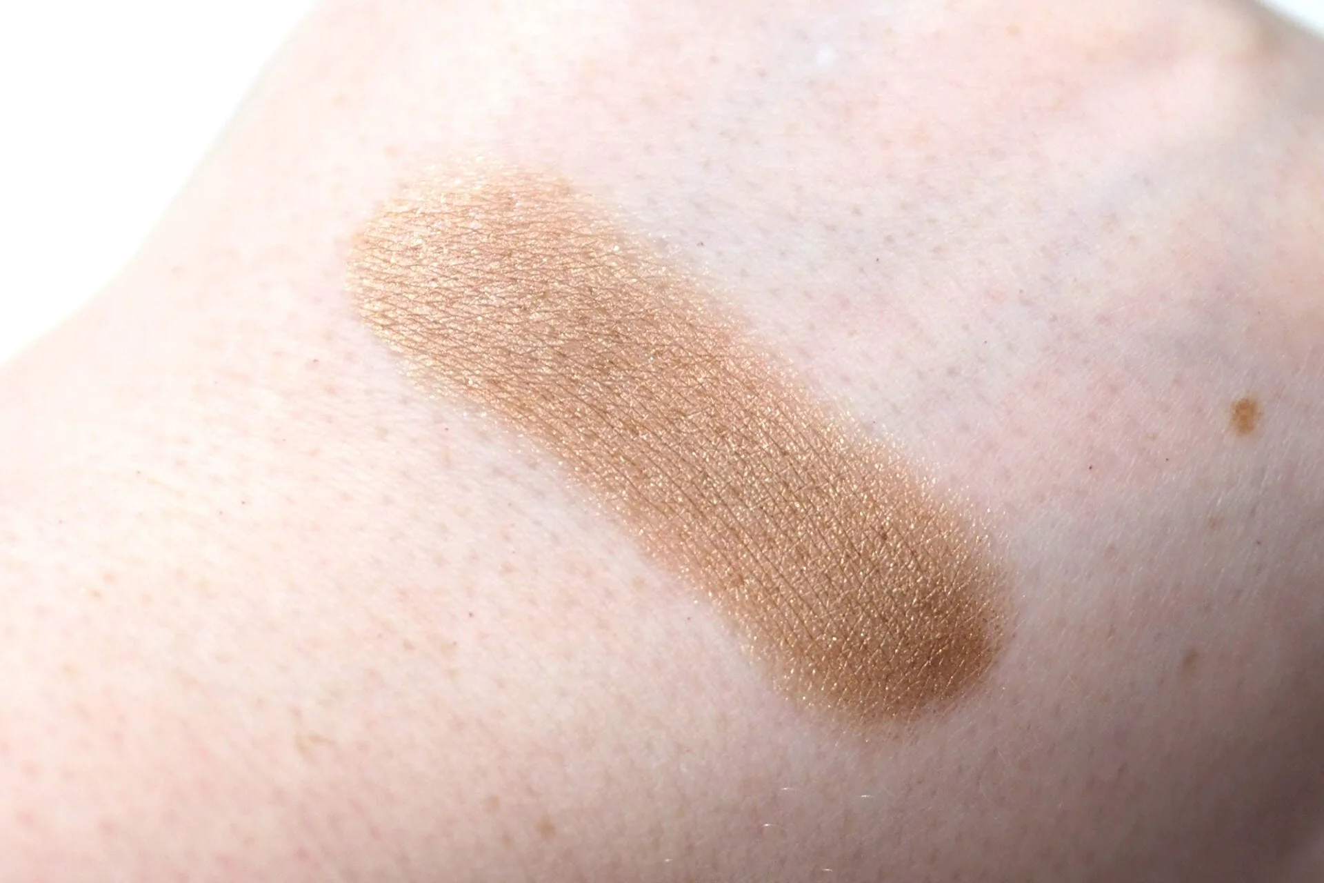 Charlotte Tilbury Oyster Pearl Eyes To Mesmerise Eyeshadow Review