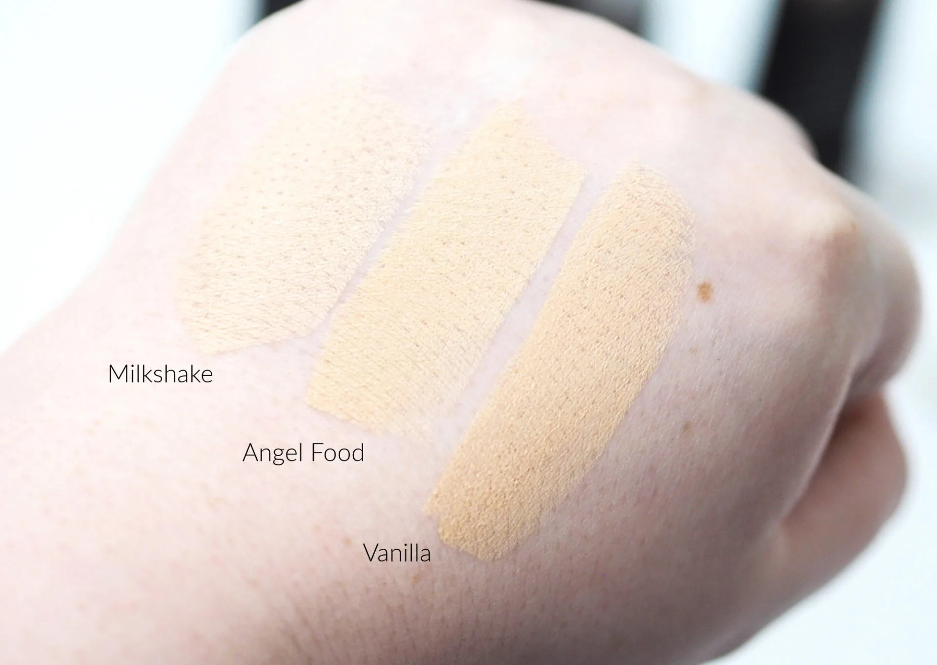 Huda Beauty FauxFilter Skin Finish Foundation Stick Review / Swatches
