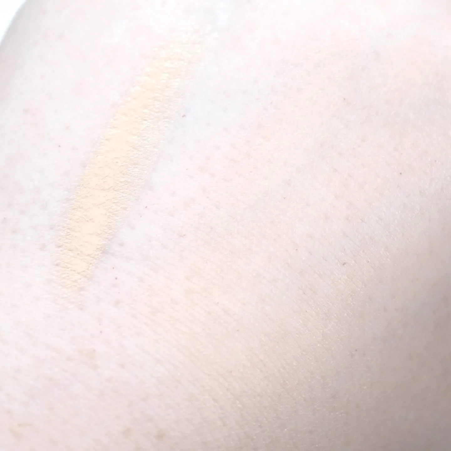 Rimmel Kind & Free Hydrating Concealer Review / Swatches In Fair 010