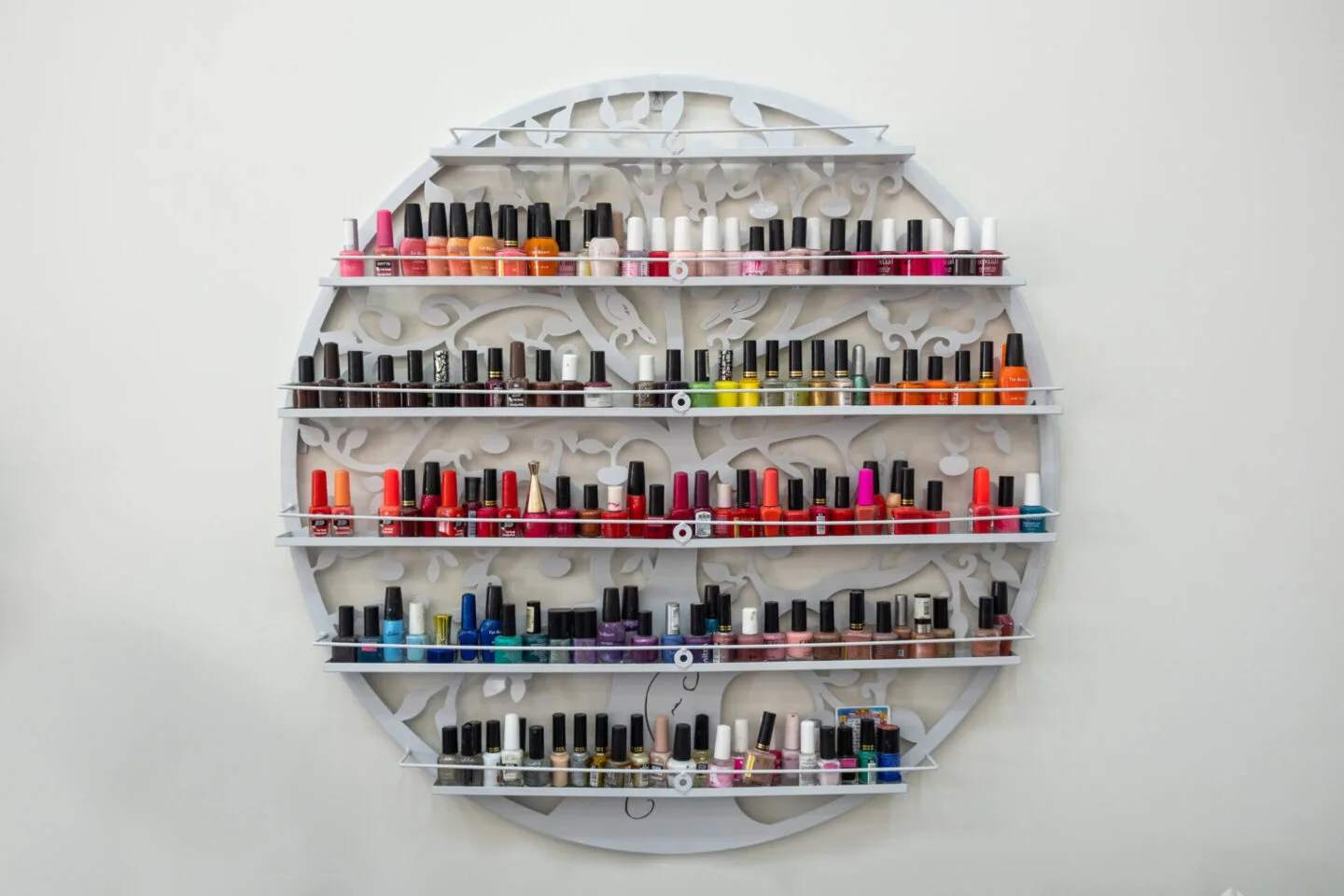 How To Get Nail Polish Smell Out Of Room? [Handy Hacks]