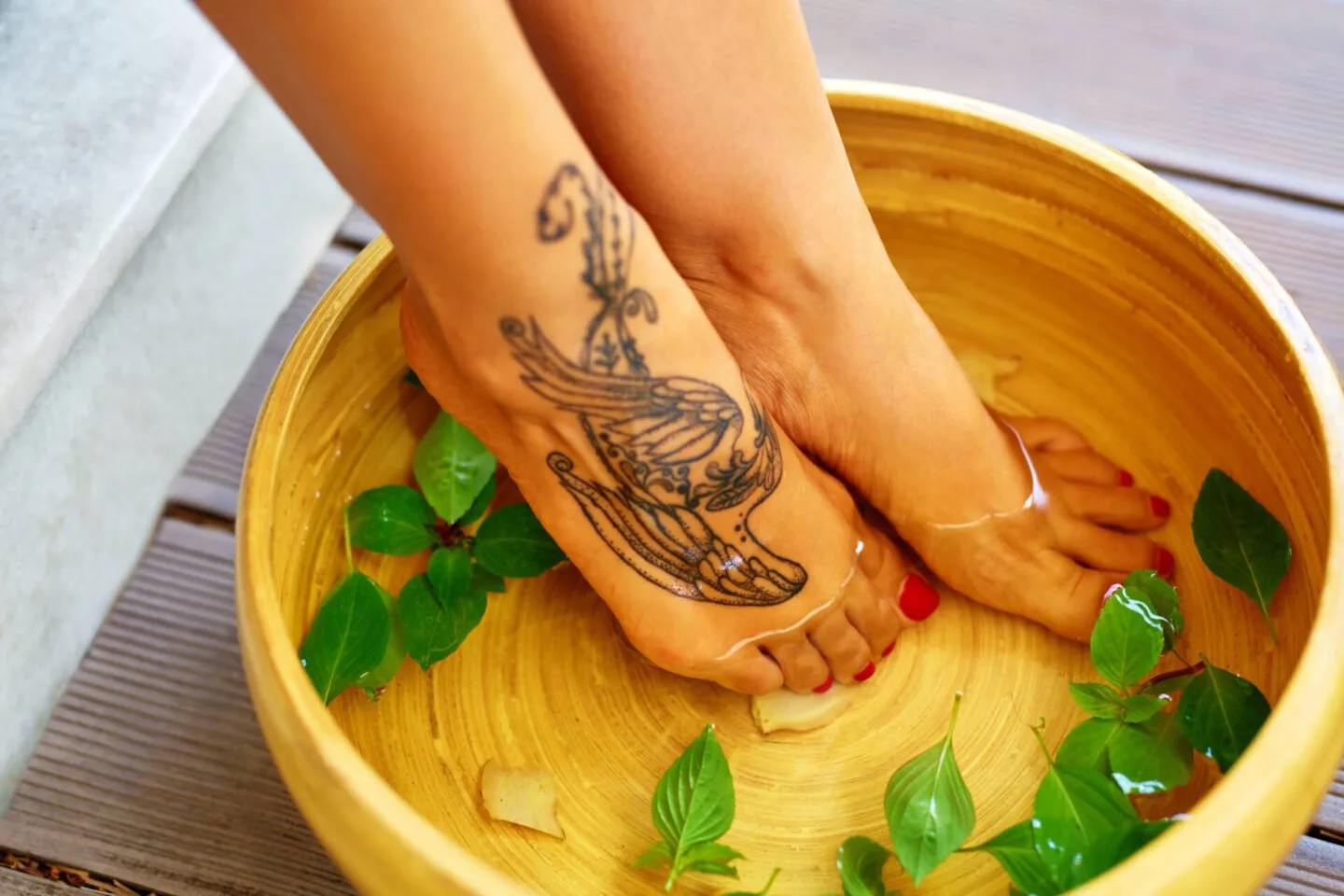 Benefits Of An Apple Cider Vinegar Foot Soak [Full Guide]