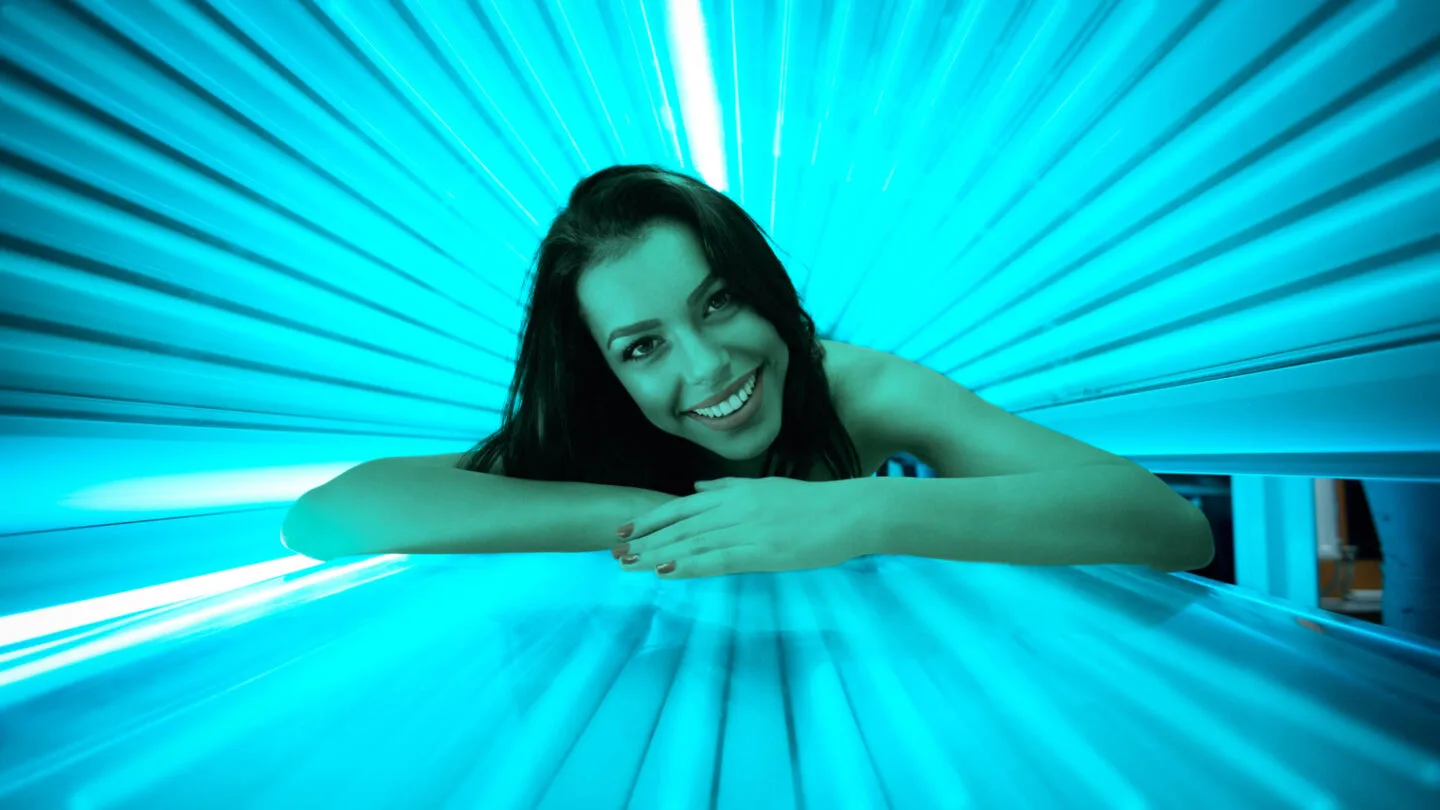 How Long After Tanning Bed Does It Show? [Best Tanning Results]