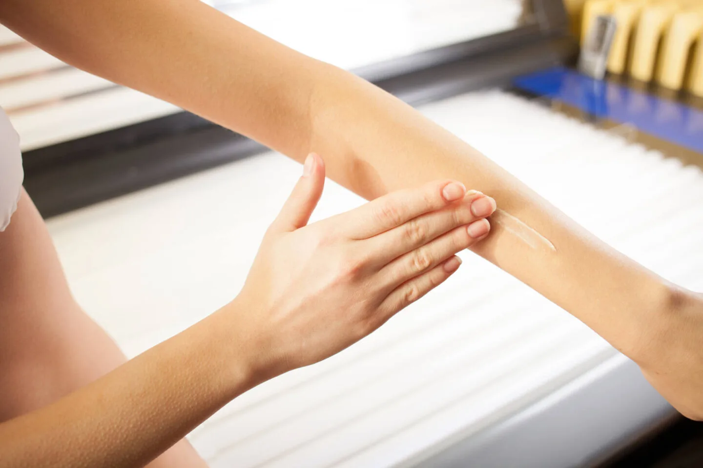 How Long After Tanning Bed Does It Show? [Best Tanning Results]