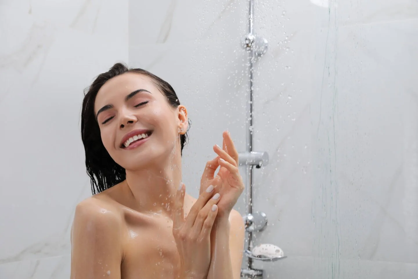 Should You Shower Before Or After Tanning Beds? [Best Results]