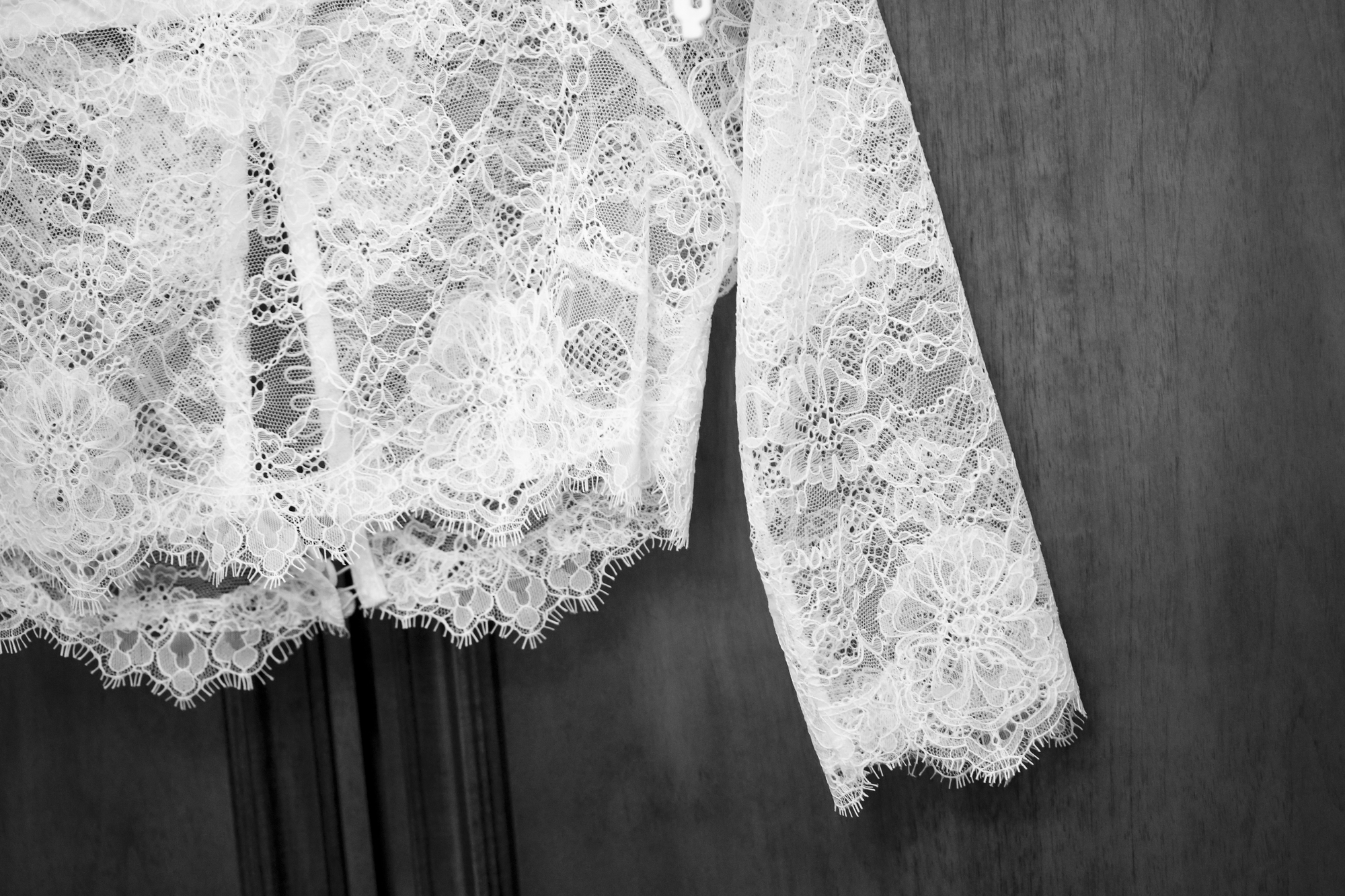 How to Find the Perfect Minimalist Wedding Dress