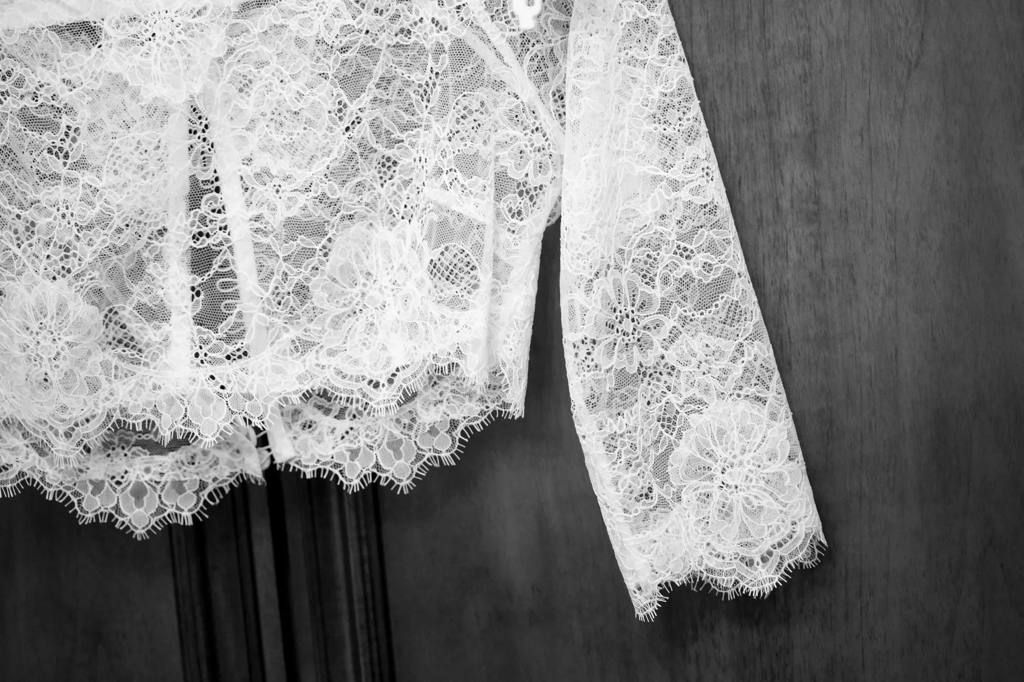 How to Find the Perfect Minimalist Wedding Dress