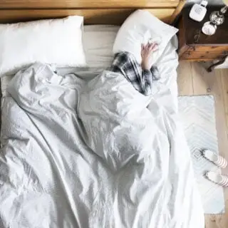 How To Stop Your Mind From Replaying Embarrassing Past Experiences Before Bed