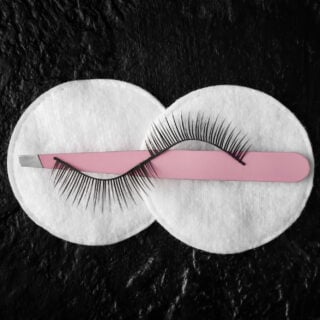How To Apply False Eyelashes Without Tweezers