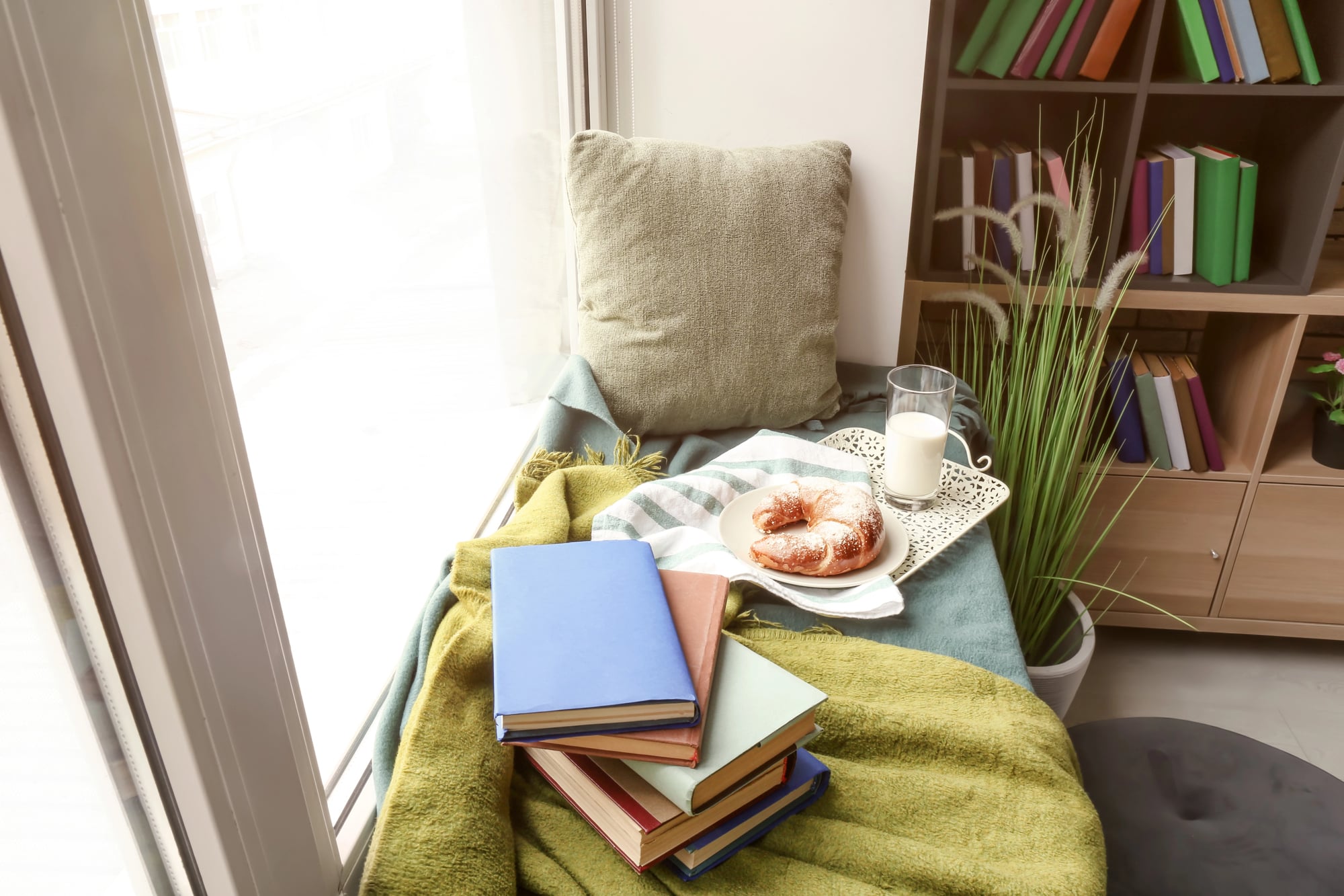 How to Create a Cozy Reading Nook On A Budget