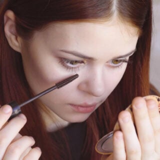 Why Do My Eyelashes Uncurl After Mascara?